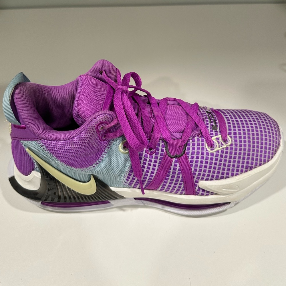 Nike LeBron Witness 7, Men’s size 10.5, Fuchsia Dream Colorway
